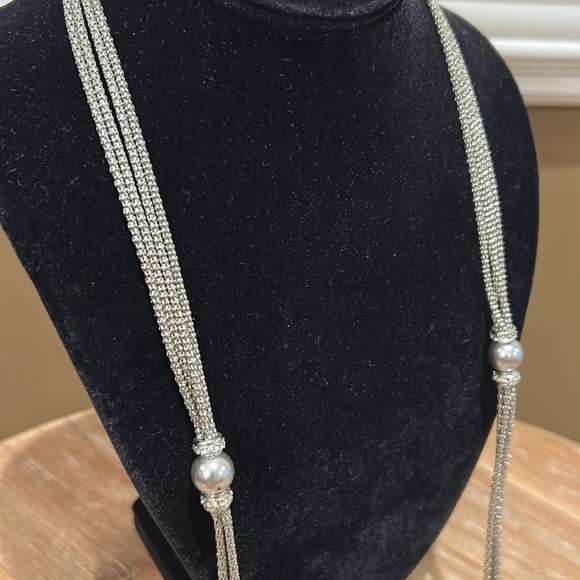 Premier Designs Pure Sophistication Silver Strand Necklace. - Picture 4 of 13